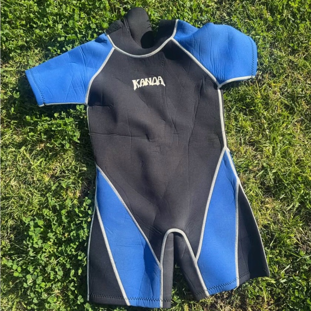Kids size 7/8 shorty short sleeve wetsuit Kanoa